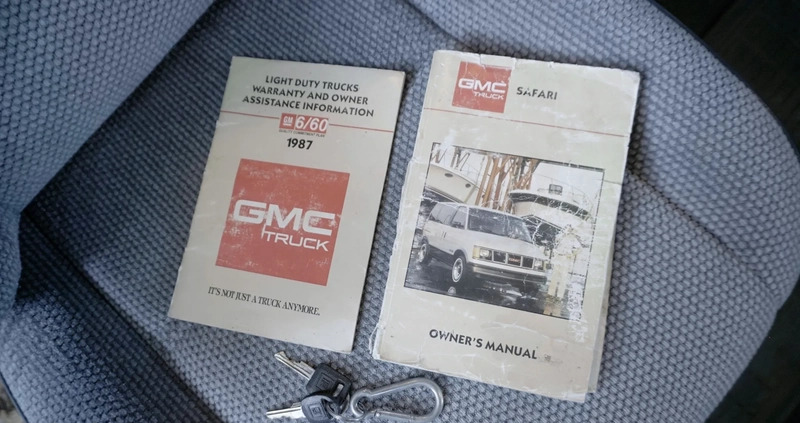 GMC Safari cena 37700 przebieg: 140000, rok produkcji 1987 z Frampol małe 781